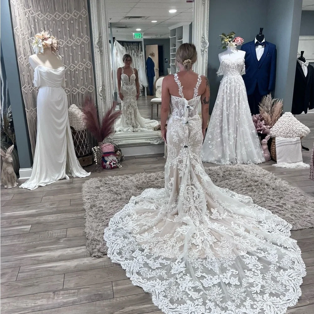 Elegant Lace Wedding Dress - Picture 2 of 5